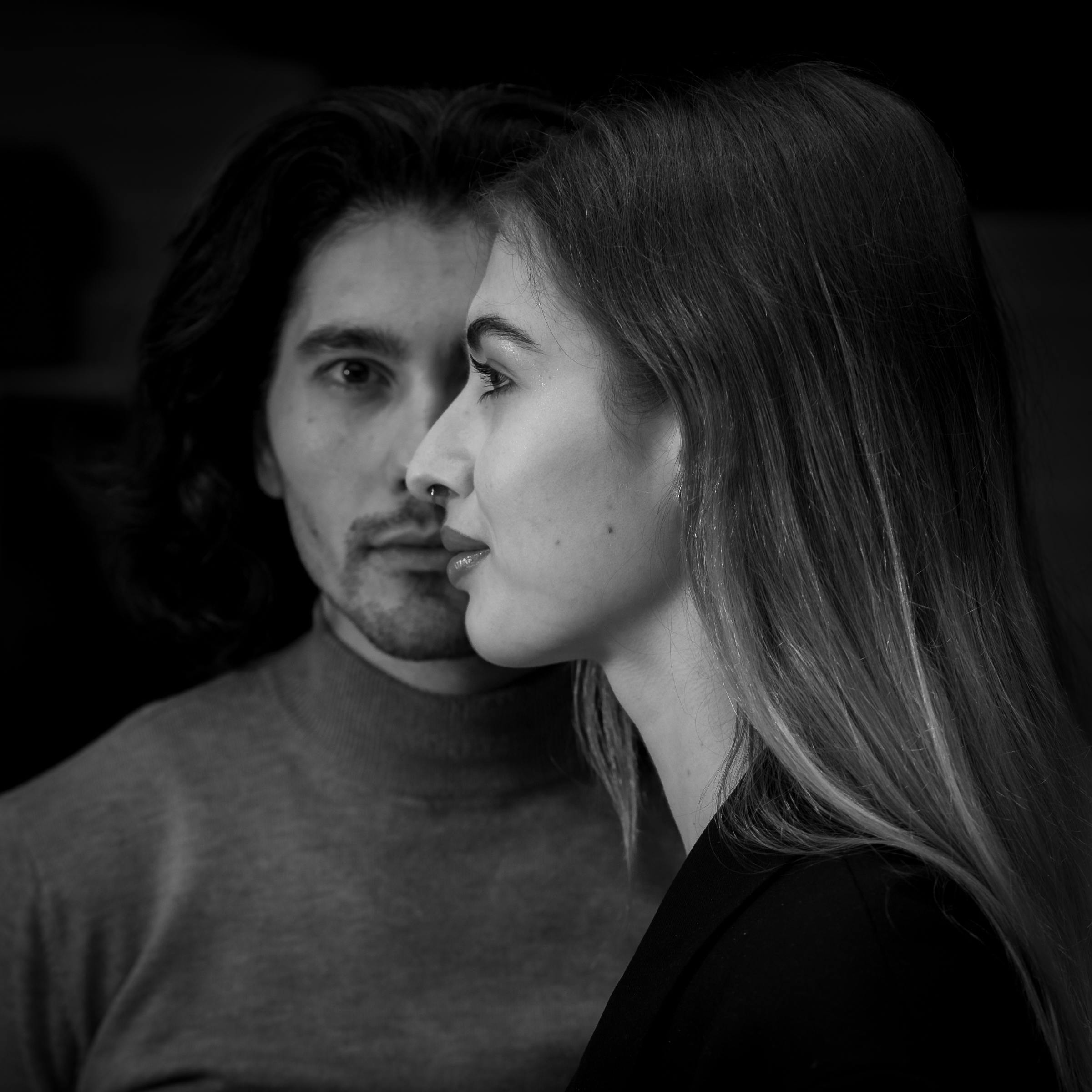 Mik a férfi flört jelei? Ismerd fel az udvariasság és a romantikus közeledés közti különbséget!